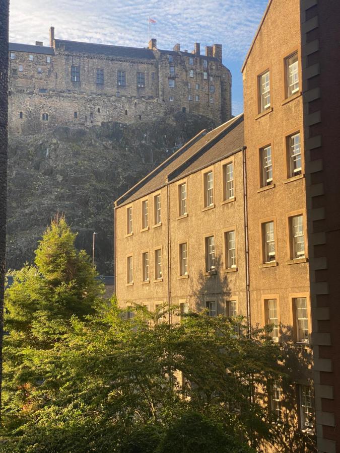 Edinburgh Castle Apartment Exterior photo